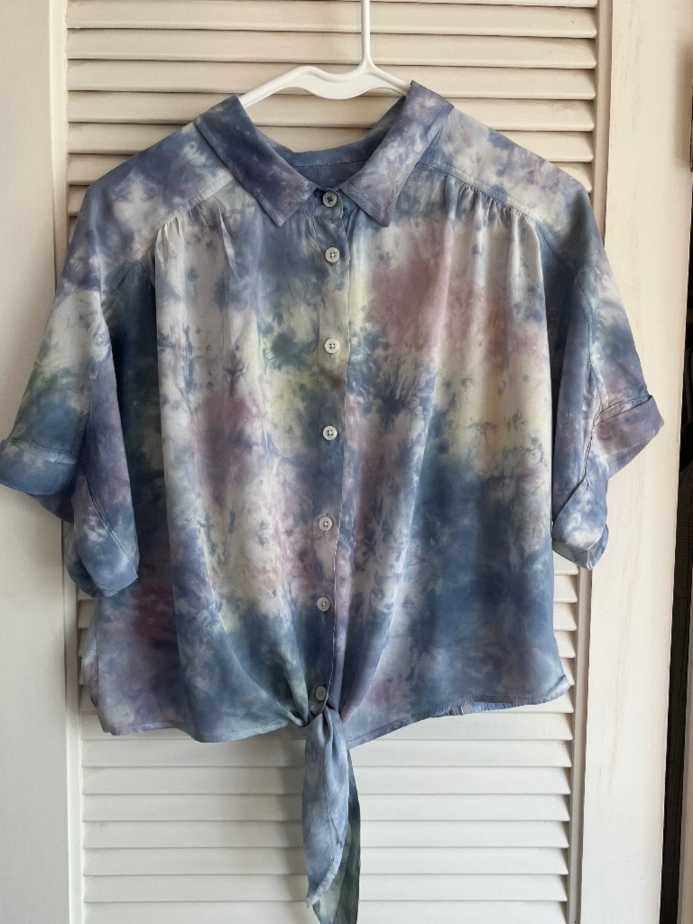 American Eagle Tie Dye Blouson Tie Front Blouse Size Medium - Picture 7 of 7
